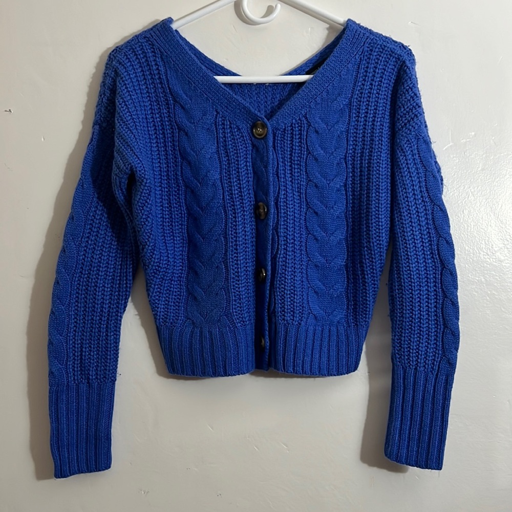 Blue cropped knitted long sleeve